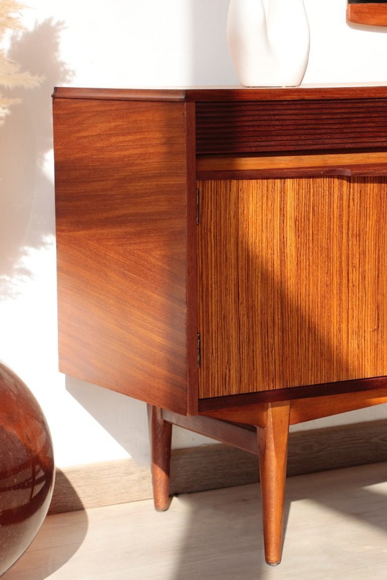 Image 1 of Scandinavisch teakhouten dressoir van Elliots of Newbury