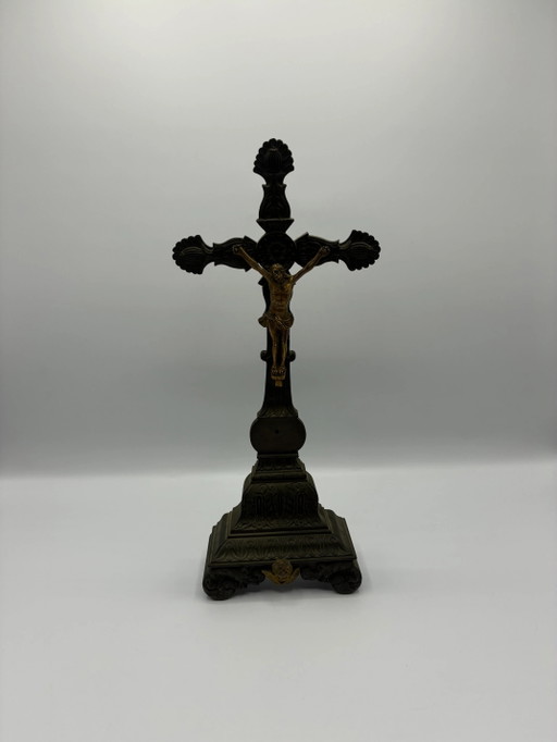 Bronzenes Altarkreuz – Vergoldeter Christus – 19. Jahrhundert – Neugotischer Stil – beeldhouwkunst