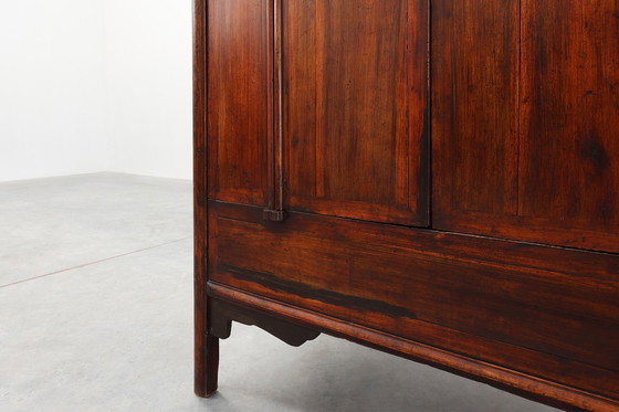 Image 1 of Großer chinesischer Hochzeits- oder Konusschrank aus Holz aus der Qing-Dynastie, 19. Jahrhundert