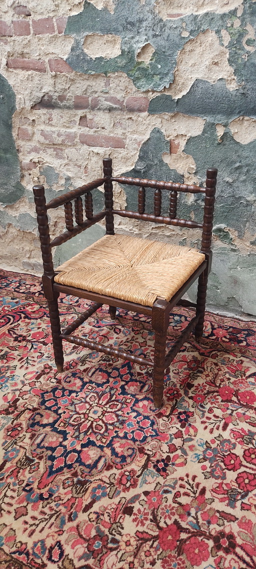 CLASSIC BOBBIN CORNER CHAIR