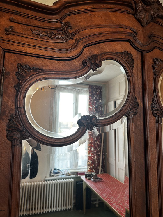 Image 1 of Glace-Skulpturenschrank im Noyer-Stil im Stil Ludwigs XV. des 19. Jahrhunderts