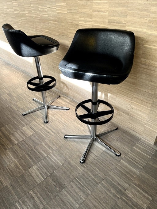2 vintage bar stools