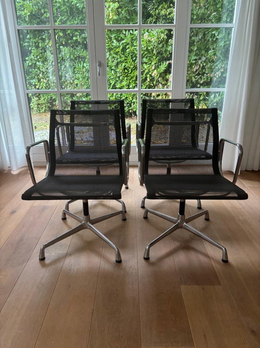 4 Vitra Eames E.A. Malla Negra / Gris
