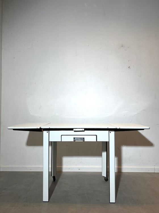 Mesa plegable de esmalte blanco de los años 50 – Mesas de comedor (photo 2 of 5)