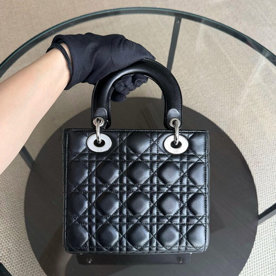 Image 1 of DIOR LADY SMALL FLAP - PELLE DI AGNELLO CANNAGE NERA CON DETTAGLI ARGENTO