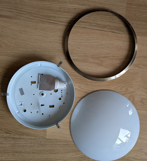 Plafonnier en verre dépoli et couleur or