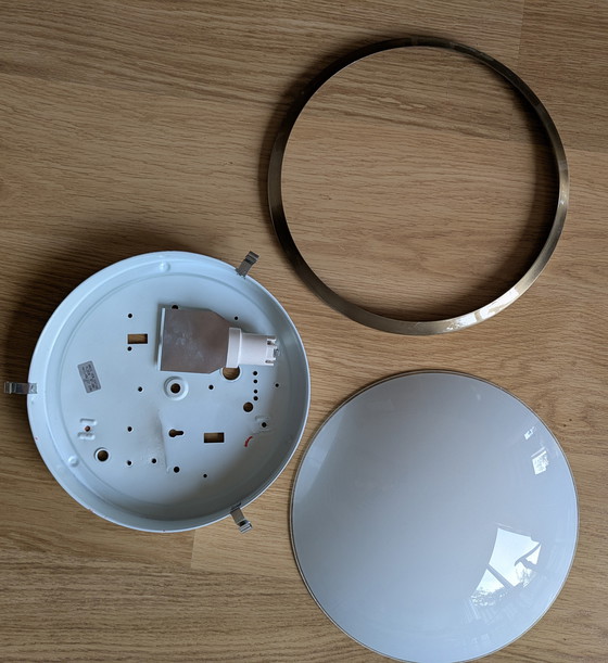 Image 1 of Plafonnier en verre dépoli et couleur or