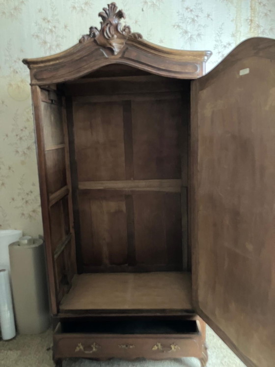 Image 1 of Antiker Holzschrank mit Spiegel