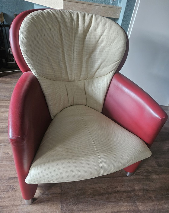 Image 1 of Poltrona Leolux Excalibur in pelle rossa e bianco sporco con poggiapiedi