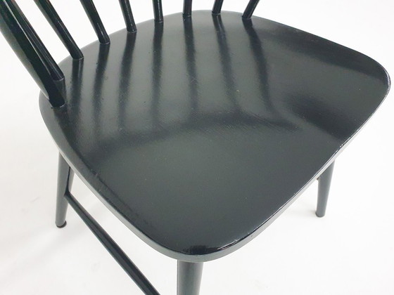 Image 1 of Chaise de salle à manger à dossier à fuseaux noirs, attribuée à Nesto, Danemark, années 1960