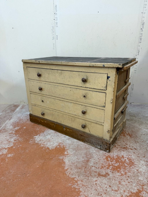Meuble style commode de métier / atelier à 4 tiroirs modèle ancien début
20 eme avec patine d'époque
