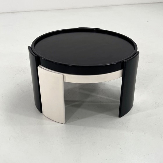 Image 1 of Paarweise oder große, wendbare Beistelltische Modell 780 von G. Frattini für Cassina, 70er Jahre