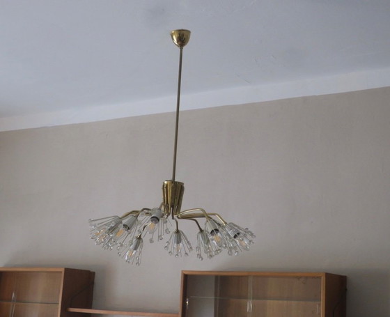 Image 1 of Elliptische kroonluchter met 10 armen van messing en glas, jaren 1950