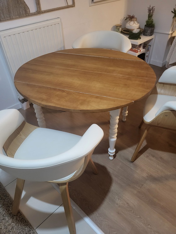 Image 1 of Coup de cœur déco 💛 Table ronde en bois massif – style campagne chic