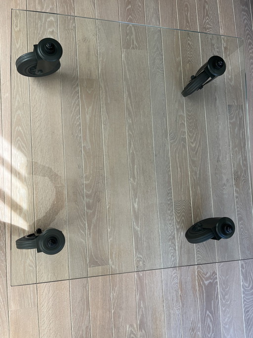 Table basse en verre Fontana Arte sur roulettes