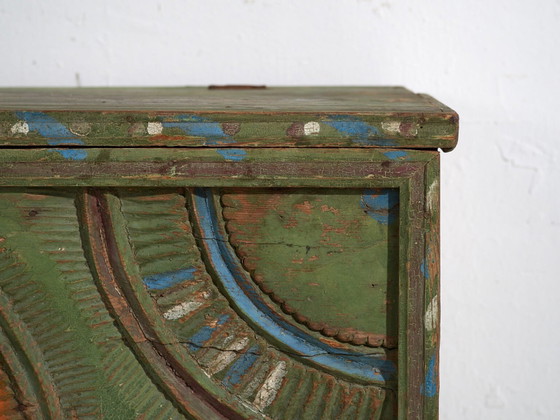 Malle ancienne sculptée style art populaire (c.1900) #79 – Armoires de rangement (photo 34 of 40)
