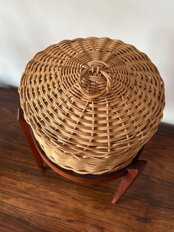 Image 1 of Seltener dänischer Dreibein-Rattankorb von J. Kjaersulf aus den 1960er Jahren