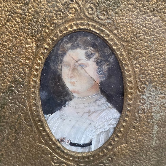 Image 1 of Portraits miniatures anciens dans des cadres classiques, XIXe siècle