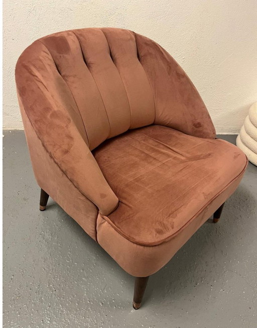 Poltrona in velluto rosa MADE.com