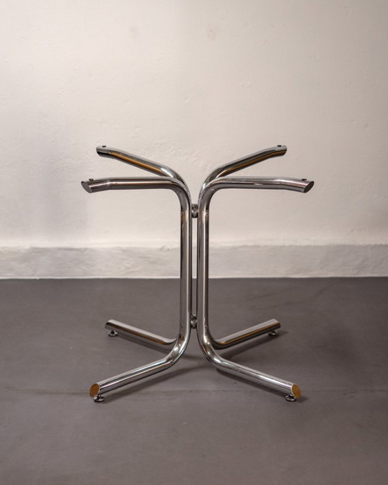 Image 1 of Mesa de comedor redonda italiana de acero cromado tubular y cristal ahumado, 1960