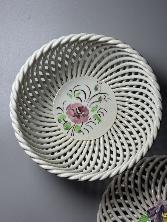 Image 1 of Grande cestino vintage in maiolica italiana con coperchio floreale