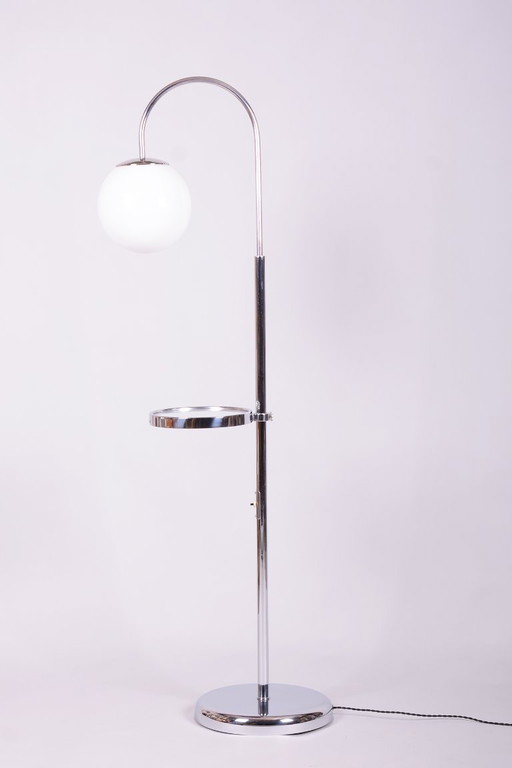Gerestaureerde Bauhaus vloerlamp, chroom, staal, opaal melkglas, Tsjechisch, jaren 1930 – vloerlampen, Metal