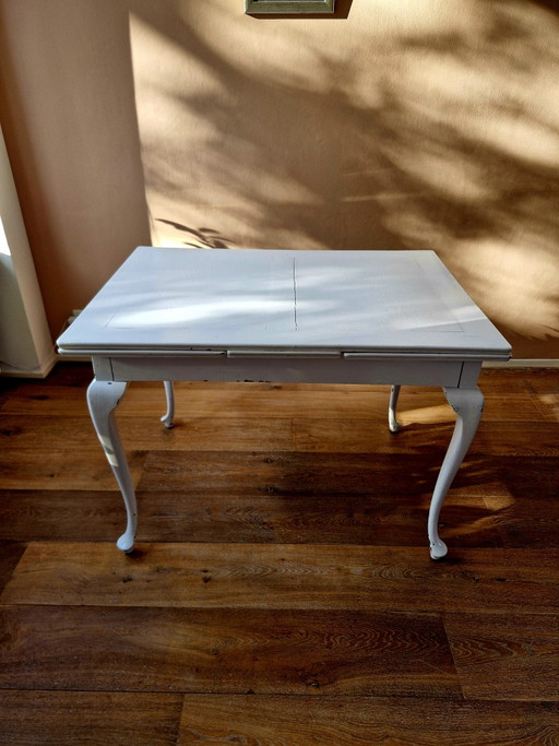 Witte antieke eettafel