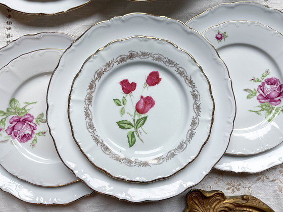 Image 1 of 6 piatti vintage in porcellana bianca e oro + 6 piccoli piatti floreali spaiati