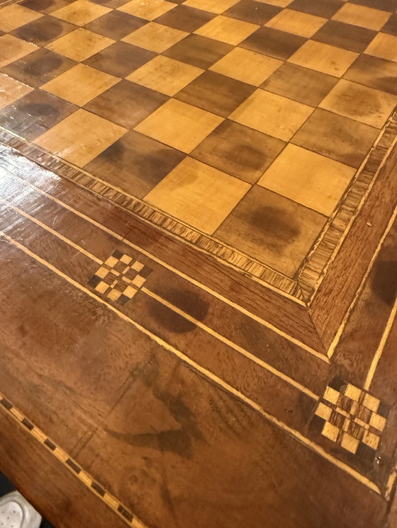 Image 1 of Table d'échecs vintage en bois incrusté - Projet de restauration rare