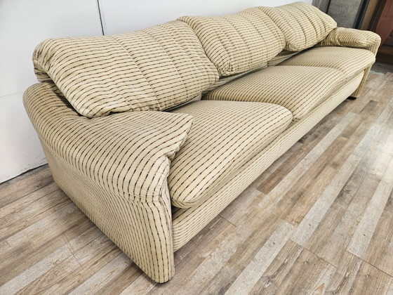 Maralunga driezitsbank van Vico Magistretti uit de jaren 70. – Cassina, 3-5 zitsbanken, Textile, Klassiek (photo 5 of 20)