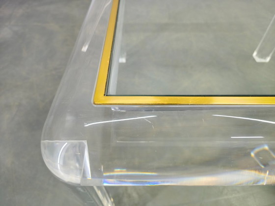 Image 1 of Italienischer Couchtisch aus Acryl, Messing und Glas, 1980er Jahre