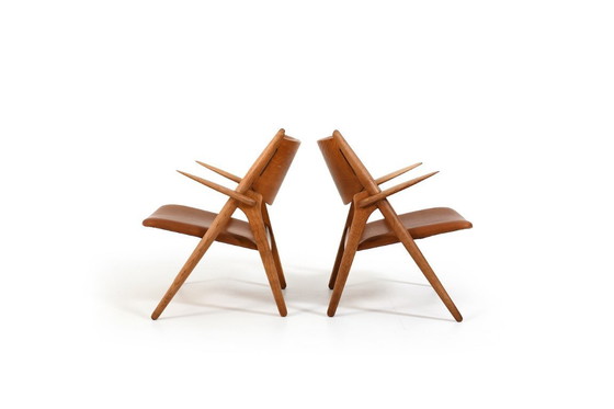 Image 1 of Par de sillones CH-28 de roble de la primera generación, diseñados por Hans J. Wegner.
