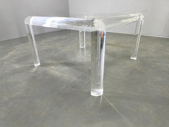 Image 1 of Italienischer Couchtisch aus Acryl, Messing und Glas, 1980er Jahre