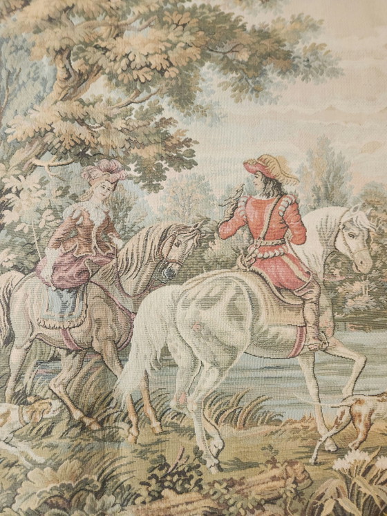 Duits wandtapijt van Gobelin Jacquard in de stijl van Aubusson. Tapijt met een elegant jachtlandschap in (photo 5 of 30)