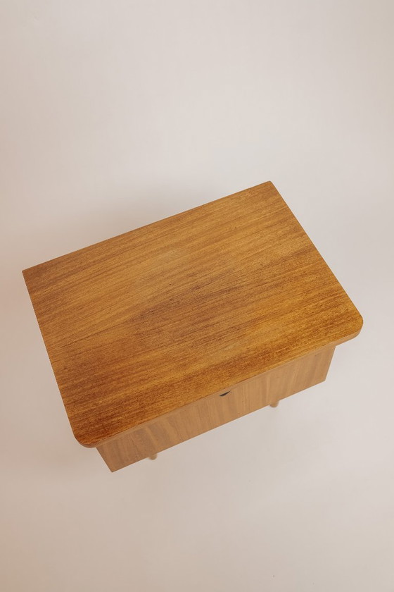 Image 1 of Table de chevet vintage en bois des années 1960
