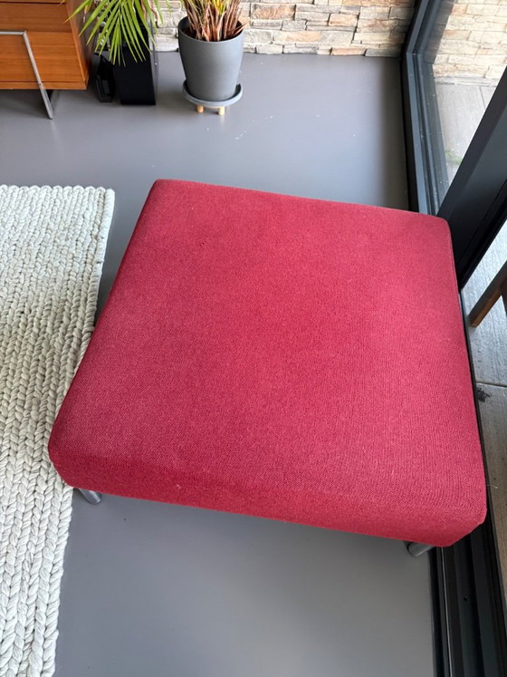 Poggiapiedi Harvink, tessuto rosso, Poggiapiedi e pouf, Tessile, Metallo (foto 2 di 7)