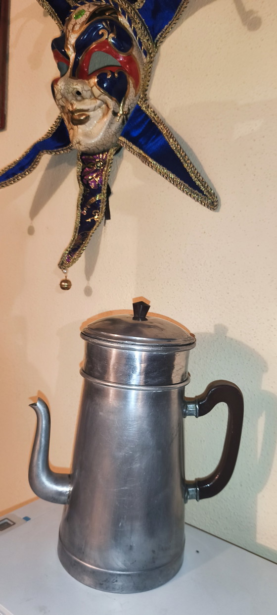 Théière vintage en aluminium, grande théière de 28 cm avec filtre interne, années 1960 (photo 4 of 8)