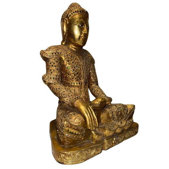 Estatua antigua de Buda Mandalay birmano – Madera dorada con decoración de vidrio – Myanmar c. 1880–1920 (photo 2 of 9)