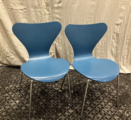 2X Fritz Hansen Vlinderstoel Arne Jacobsen