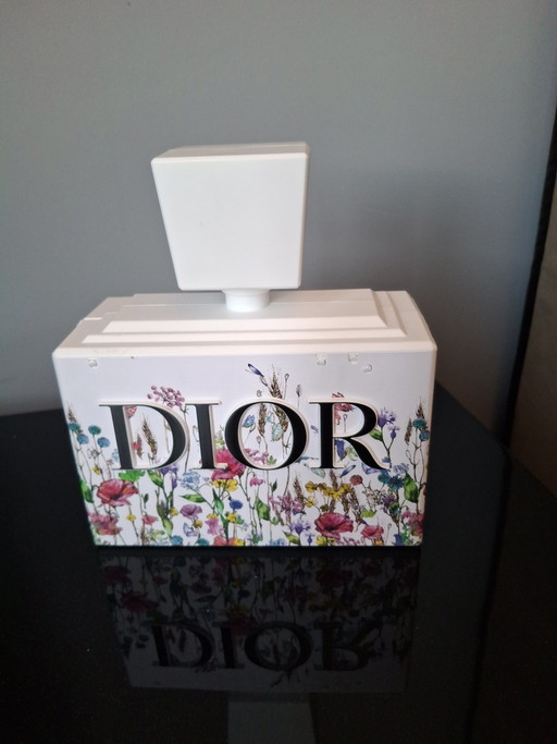 Dior Blooming Window Display – decoratieve objecten, Paper, Plastic