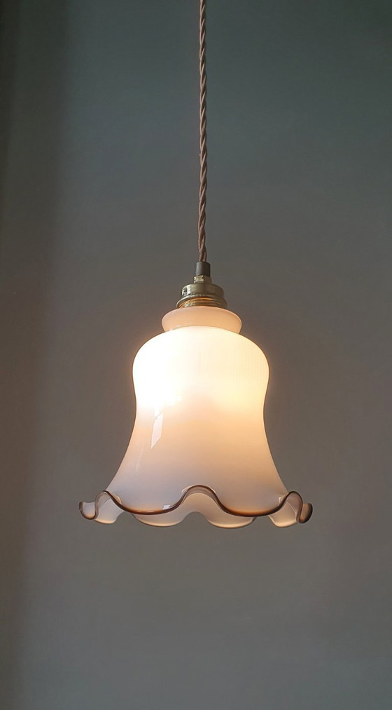 Image 1 of Lampada a sospensione floreale in vetro vintage con bordo decorativo