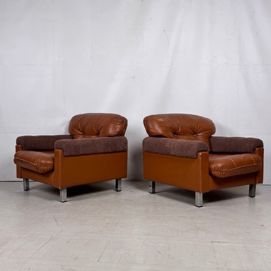 Image 1 of Hongaarse leren fauteuils, jaren 60 – Hongaars design uit het midden van de vorige eeuw