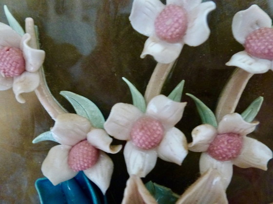 Image 1 of Quadro in porcellana d'epoca con fiori applicati molto finemente...,