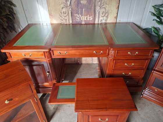 Image 1 of Set completo per ufficio, scrivania bifacciale, mobiletto portaoggetti, libreria, cassettiera/vetrina