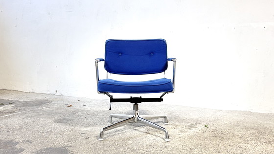 Silla Intermediate Herman Miller de los años 60 Diseñada por Charles y Ray Eames – Sillas de oficina (photo 2 of 12)