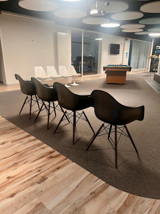 4x Vitra Eames Fiberglass Armchair DAW, Dining chairs, Wood, Grey (photo 10 of 14)