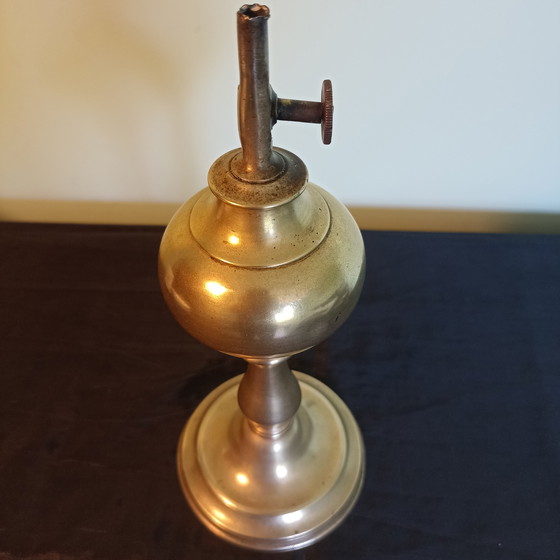 Image 1 of Élégante lampe à alcool ancienne en laiton, fabriquée en France vers 1900 et marquée ROLLET.