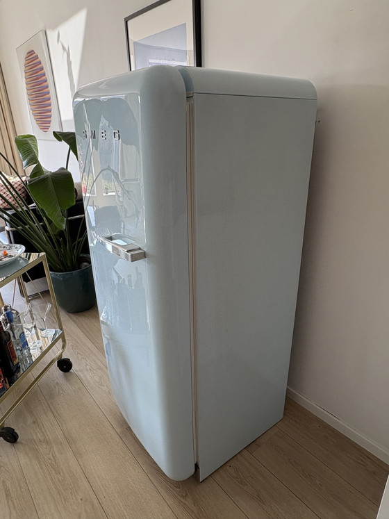 Image 1 of Frigorifero SMEG Fab28, colore azzurro pastello.