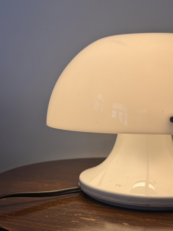 Image 1 of Lampe de table vintage Harvey Guzzini – Modèle "Nule" – Design Luigi Massoni – Made in Italy