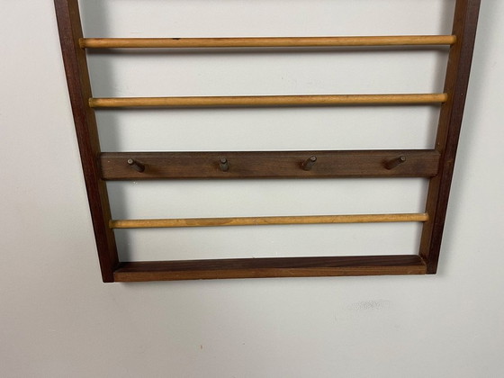 Mid-Century Modern Wandkleiderständer aus Holz mit Hutablage, Europäisches Design, 1950er–1960er. Ref. DO2003 (photo 4 of 11)